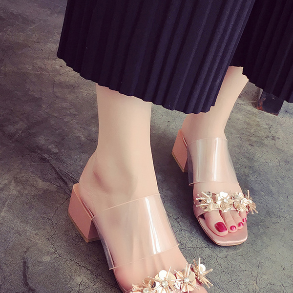 原创夏天穿上这双透明拖鞋超显玉足纤细嫩白