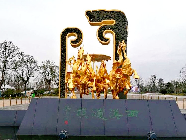 游览海昏侯遗址公园有感金登仁(江西鄱阳)平生起伏海昏侯,盛世繁荣