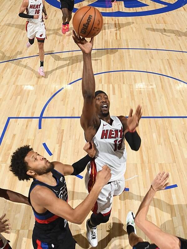 此役,阿德巴约22分9篮板3封盖,罗齐尔18分5篮板,马丁18分8篮板6助攻