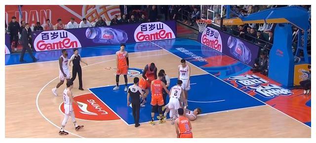 原创cba应该治治广东队的不道德行为周琦伤疑事件曝光潜藏麻烦