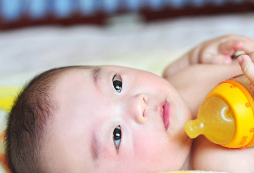 6个月大的母乳宝宝可以不喝水吗？你可能被忽悠了！马宝，别太纠结了！_妈妈_奶粉_配料