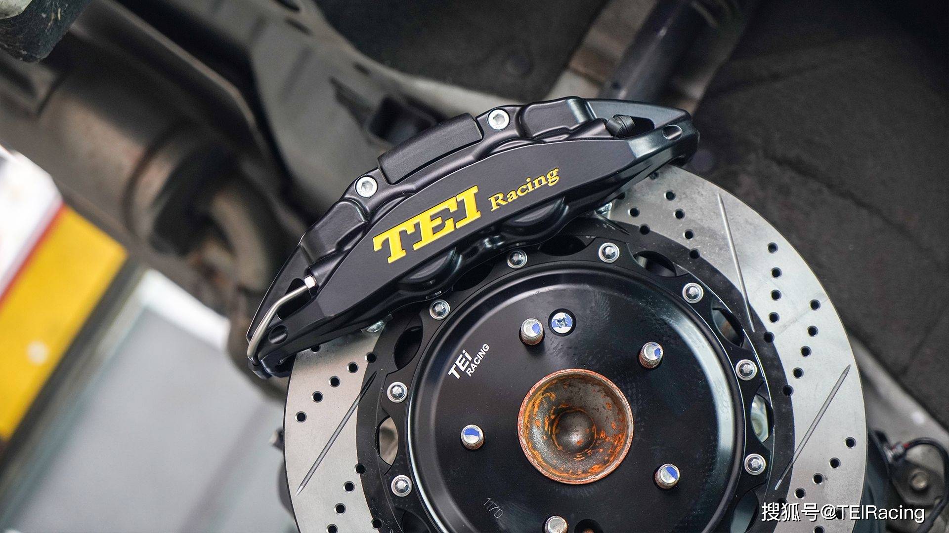 改装案例丨本田十代思域升级p4-explore机电一体四活塞卡钳套件_搜狐