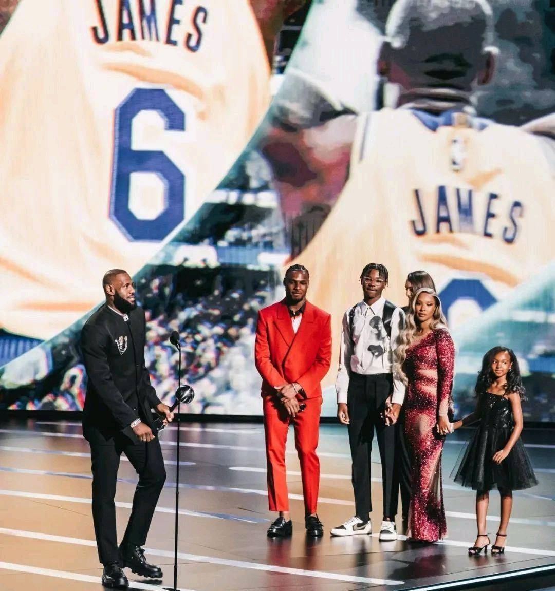 nba詹姆斯儿子大一赛季结束,场均数据公布 很难看_布朗尼_篮球_球员