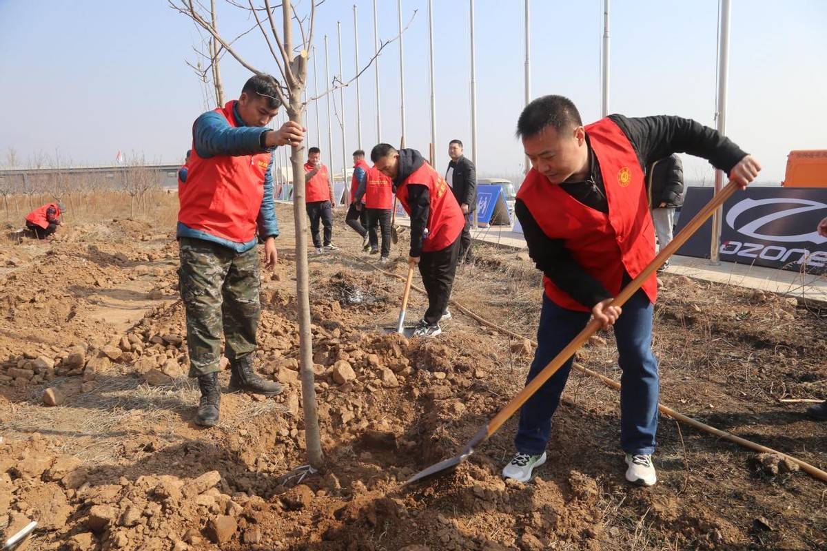 植树现场3月12日,在我国的第46个植树节当天,河南体彩安阳分中心与市