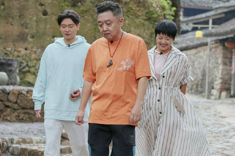 说他55谁信啊?抽烟喝酒烫头的于谦,长的也太着急了_郭德纲_生活_相声