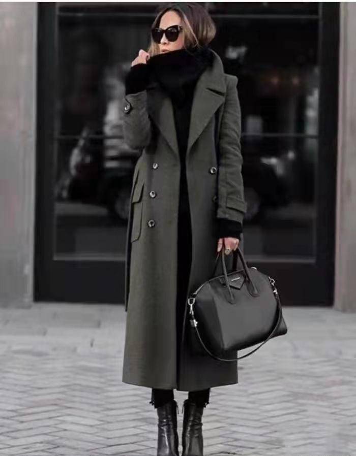 这件灰色大衣,就是很受欢迎,穿搭有些人为了凸显身材,腰部扎着同色系