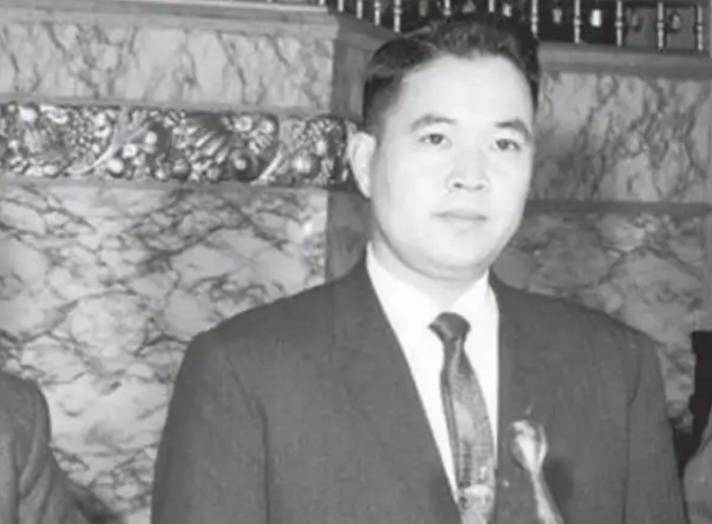 原创1965年李显斌驾机叛逃得280万奖金26年后回乡探亲被捕