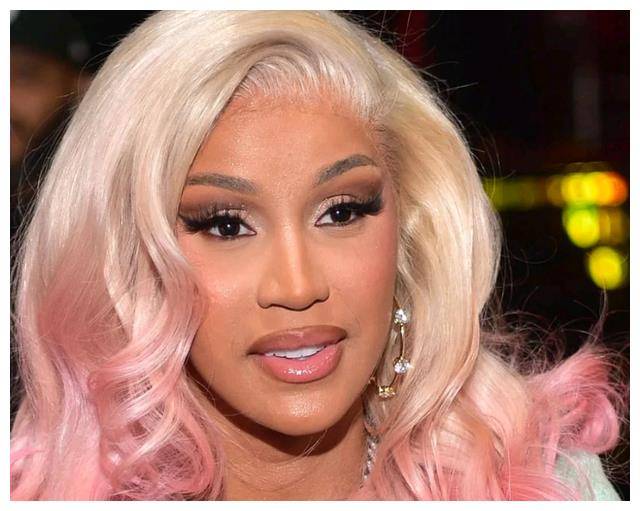 原创cardib笑容受损大牙失落粉丝心疼真是个意外