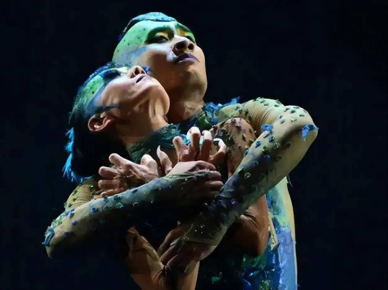 原创杨丽萍舞伴自杀从39楼一跃而下年仅44岁来世再舞雀之恋