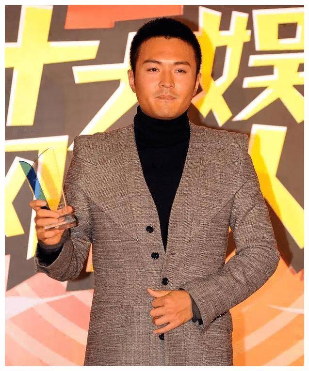 他与高圆圆分手后12年不谈恋爱没有绯闻47岁娶旺夫妻子后爆红