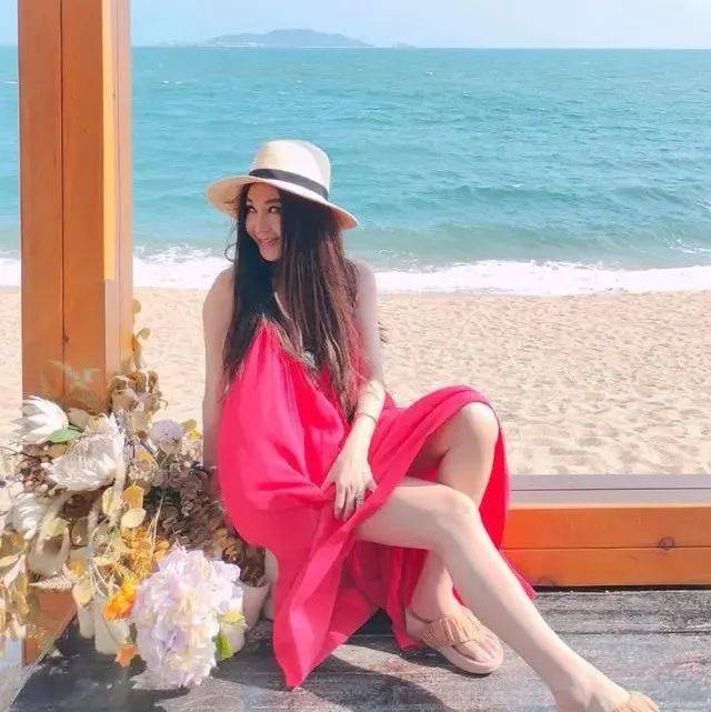 原创贫民窟少女嫁入豪门23年不生孩子却被老公宠上天57岁仍似少女