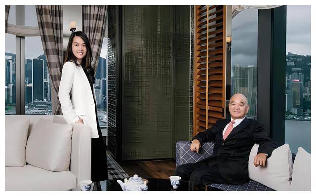 哥哥千亿富豪,丈夫百亿富豪,爷爷创立了周大福_郑志雯_郑裕彤_家族