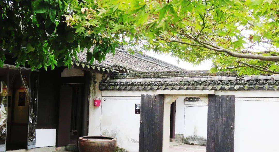 自驾导航:用导航软件搜索"王阳明故居纪念馆",按照导航的指引前往即可