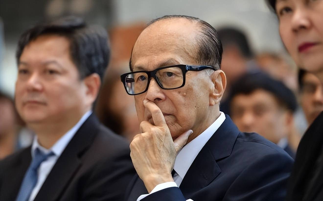 原创李嘉诚又预判了什么八五折甩卖上海房产很多上市公司闻风而动