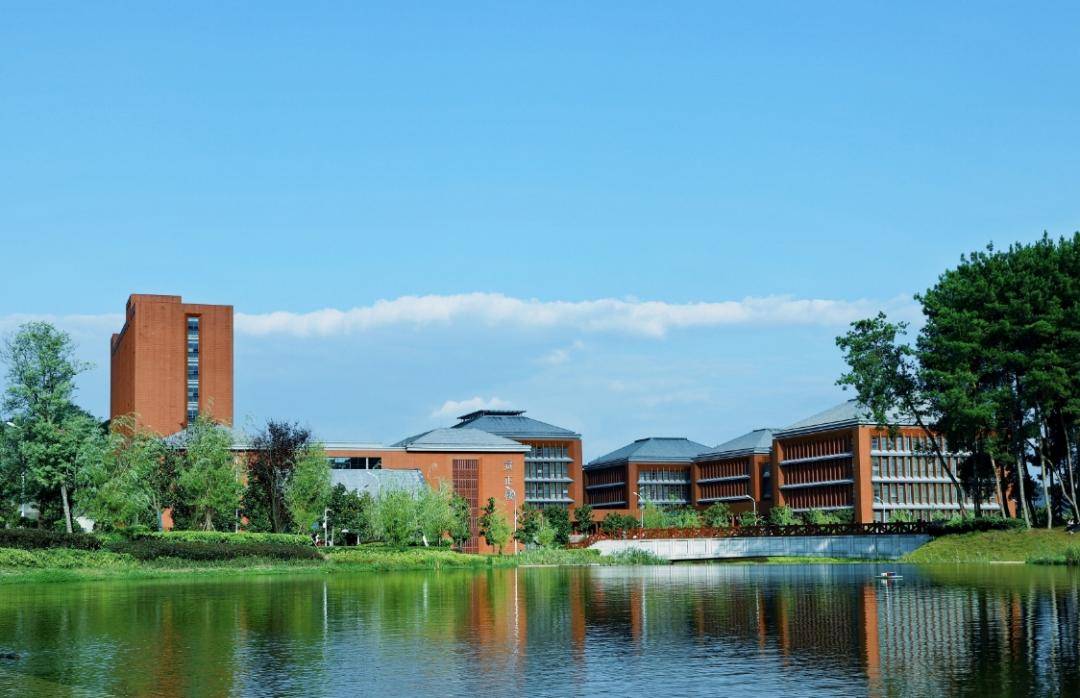 第10名是西南石油大学,位于四川省的国家双一流建设高校,也属于理工类