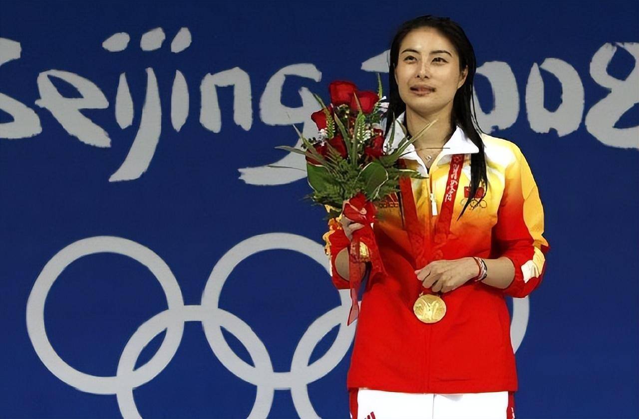 在遇到郭晶晶之前,霍启刚与富家千金吕庆欣,卢恬儿都曾有过恋情,甚至