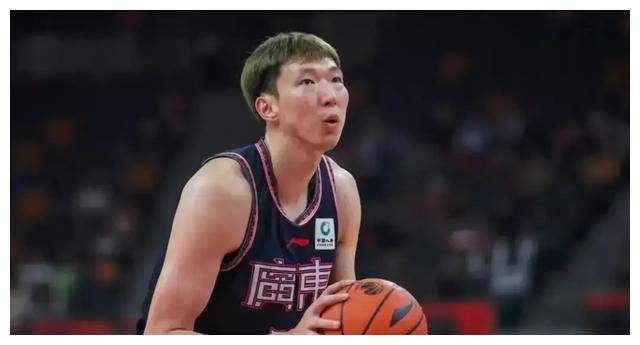 原创cba焦点更新青岛换帅詹姆斯疯砍5612周琦4分表现