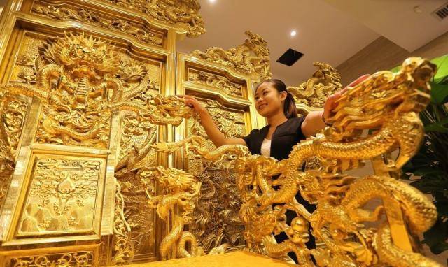 原创古代皇帝的龙椅究竟由什么材料打造专家比较贵重但不是黄金