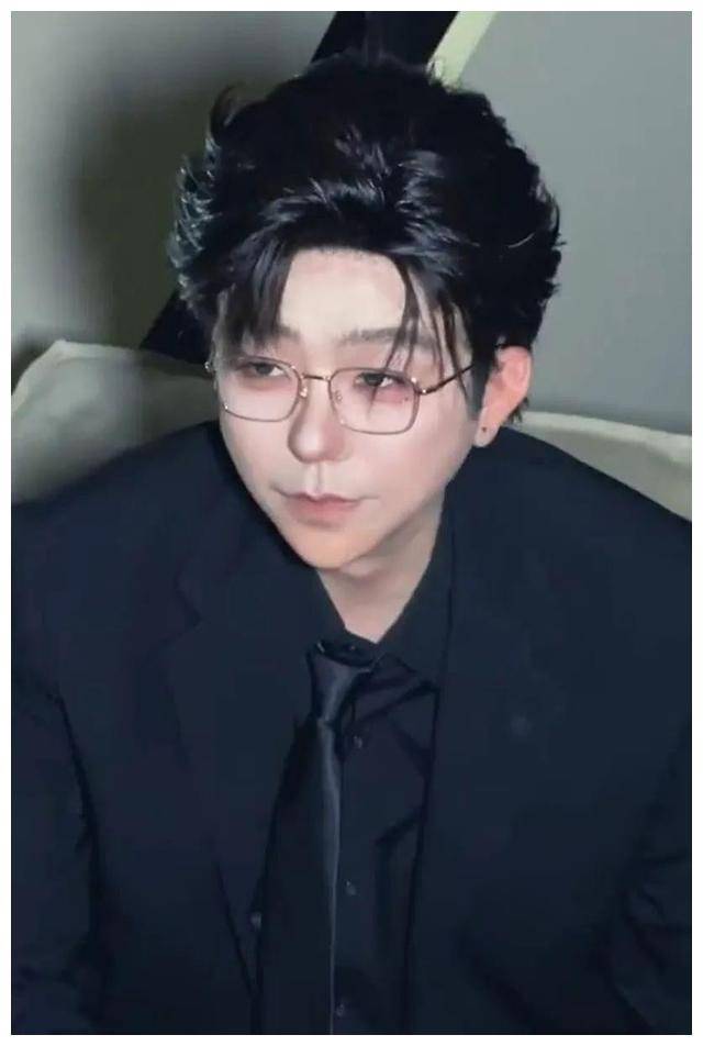 李诞黄绮珊合体妆容大变化网友惊呼难以辨认