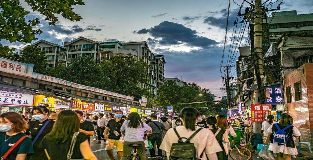 伙伴们去过长堤街吗?大家想尝尝这里的美食吗?