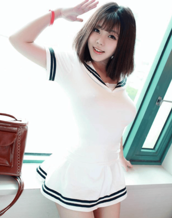 原创女主播停播前放飞自我解开衣服三个扣子求超管把分扣光