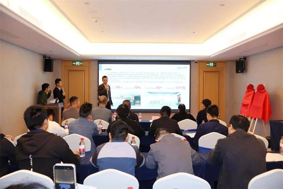 敏锐捷总经理黄京平进行主题分享敏锐捷总经理黄京平先生表示,此从腚