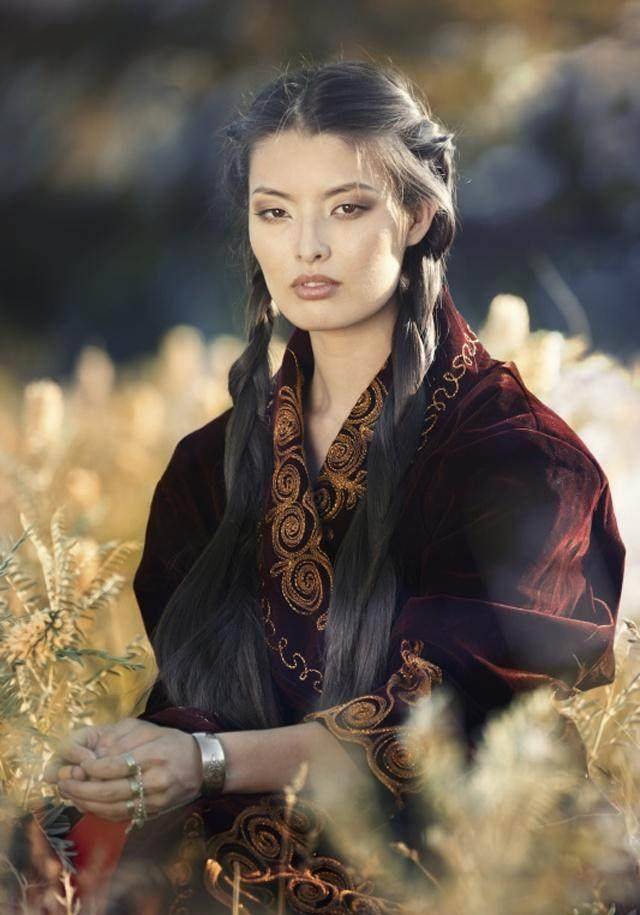 结拜弟兄为一个漂亮女人反目后,一个当了皇帝,一个被绞死_铁木真_草原