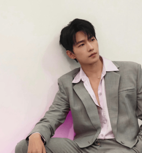 而且自从翻车后,杨洋一直保持着低调拍戏的状态,路人缘也确实回升了