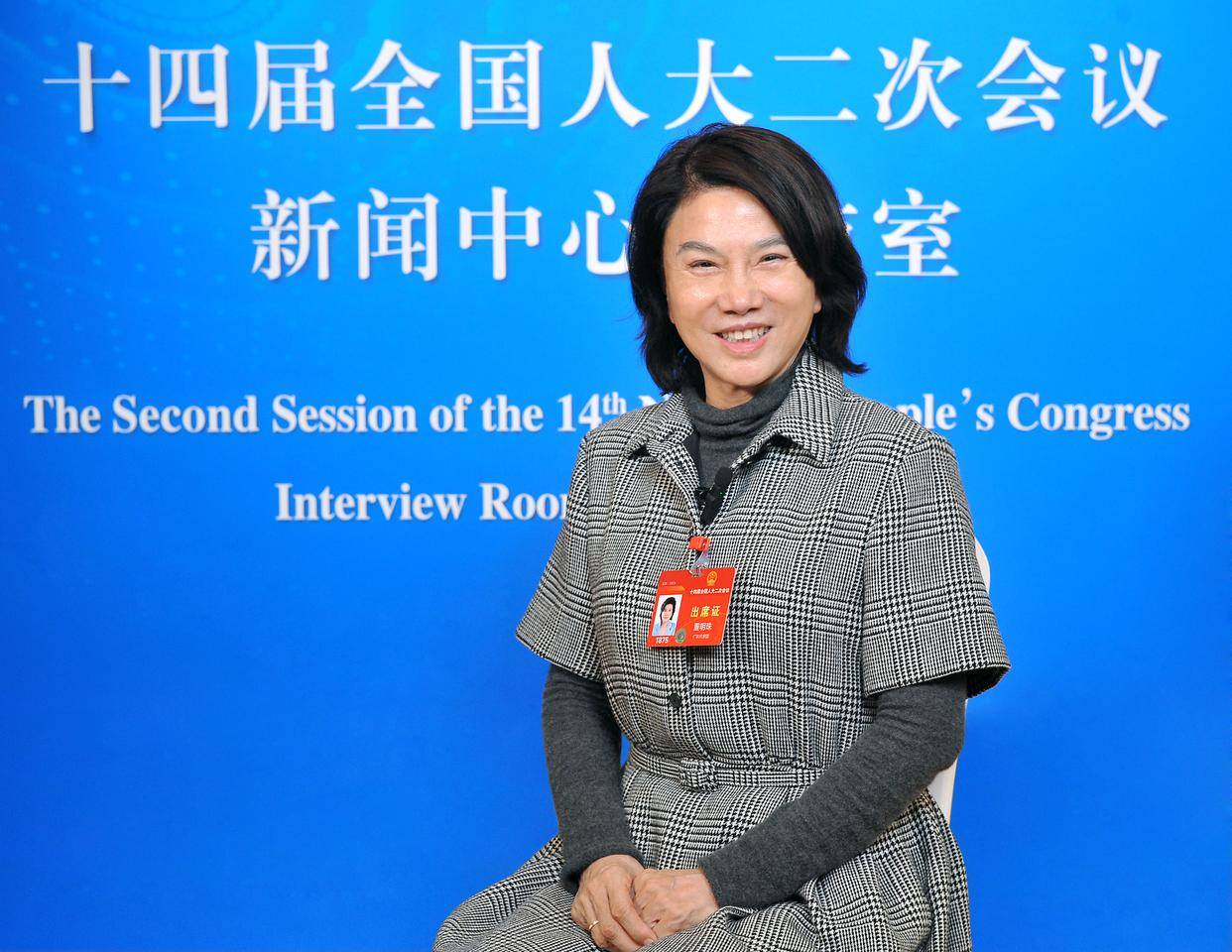 电器女王"董明珠:30岁丧夫南下打工,被哥哥踢出族谱?_工作_生活_儿子