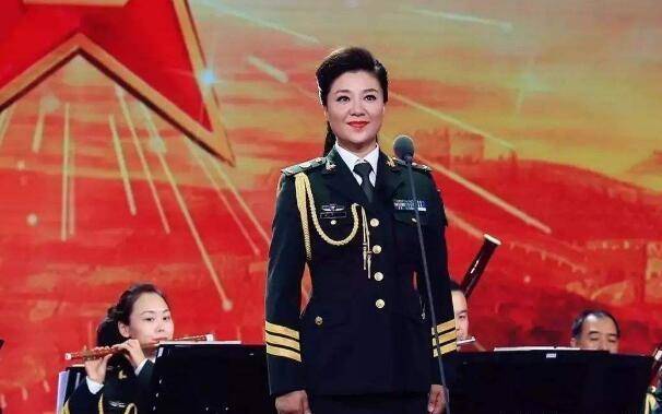 初中毕业的时候,决心往声乐专业发展的王丽达报考了株洲师范和株洲幼