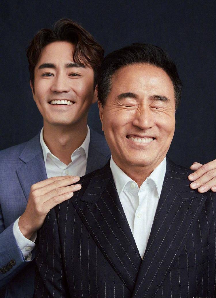 杨立新杨玏父子写真,长相像复制粘贴,这是什么神仙父亲小棉袄?
