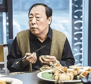京剧,你懂的,那是中国的国粹,唱腔,身段,表情一个都不能少.