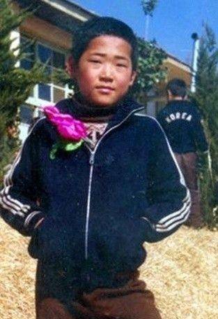 原创韩国传奇罪犯2年偷10亿被抓后民众为他求情身上衣服成爆款