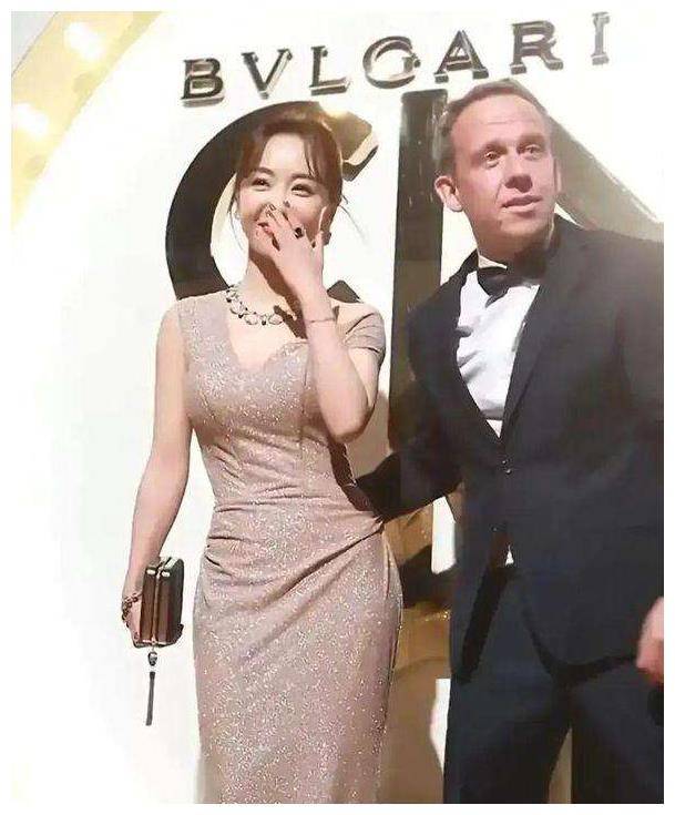 原创40岁女星秀出美背柳腰5位尽显曼妙胸腰背线优美惊艳登场