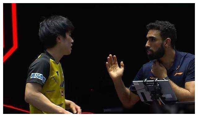 组合张本智和和早田希娜晋级四强,但张本智和一个习惯动作引发了争议