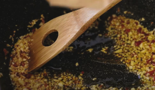 原创小摊上卖的牙签牛肉在家就能做出来炒出来的更好吃