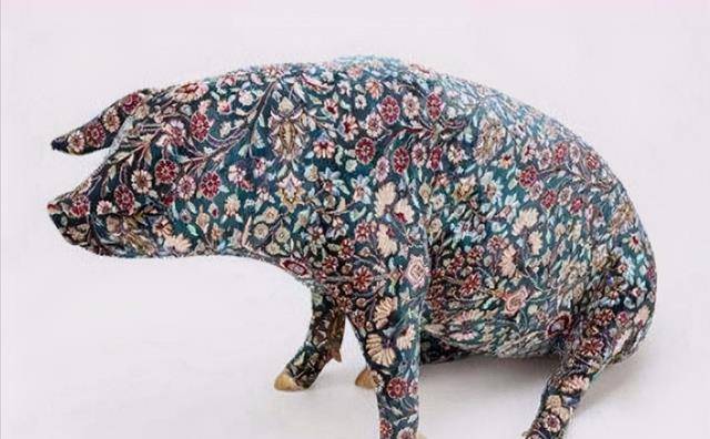 原创猪生巅峰吃零食喝饮料健身一张皮卖70万香奈儿定制限量包