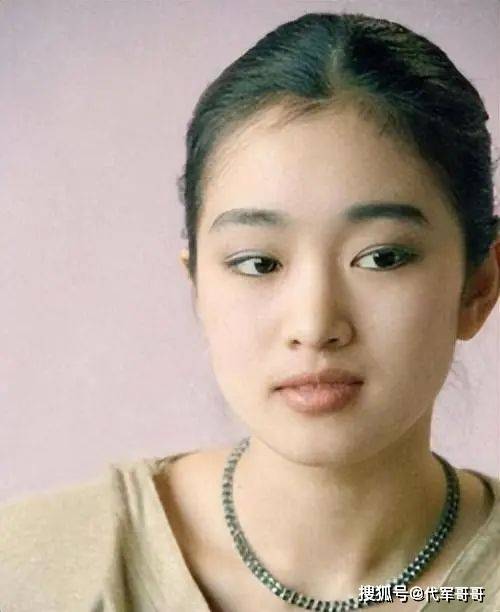 29岁娶初恋为妻,相濡以沫30年,堪称最美好的爱情_何政军_中戏_范雨