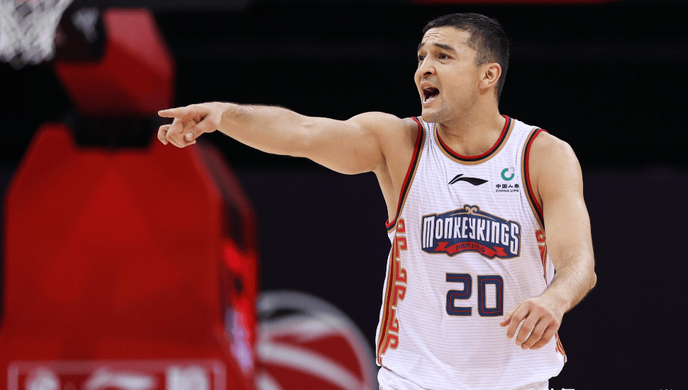 原创新疆10977大胜同曦来看赛后邱彪与西热力江说了什么