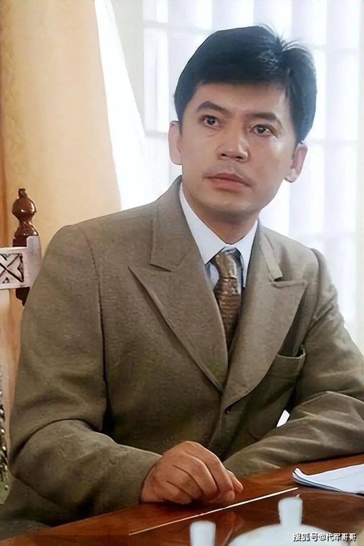 29岁娶初恋为妻,相濡以沫30年,堪称最美好的爱情_何政军_中戏_范雨