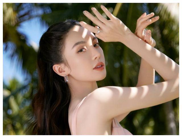 如今差距早已拉开,真红还是假红一目了然_王心凌_万茜_金晨