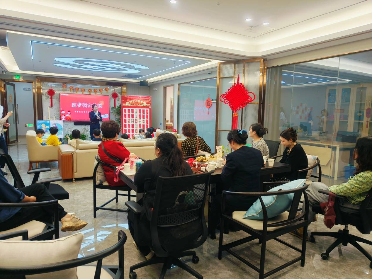 民生银行汕头海滨支行开展财商培训让儿童认识人民币