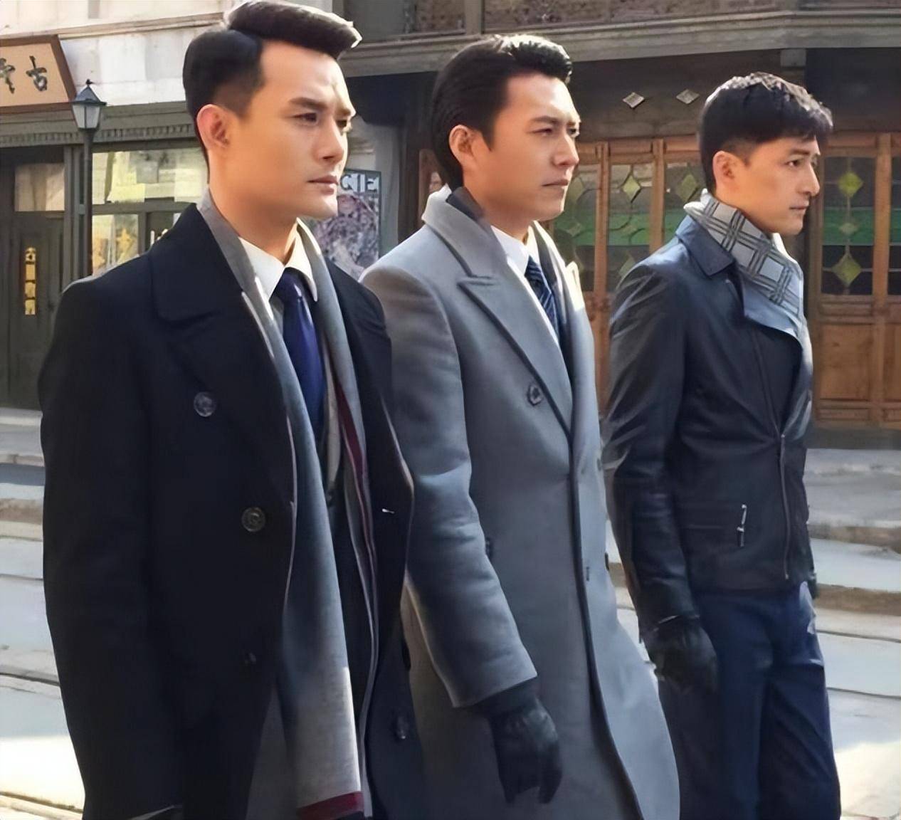 原创他一手捧红靳东和王凯自己却在跑龙套王凯领奖当众下跪感恩