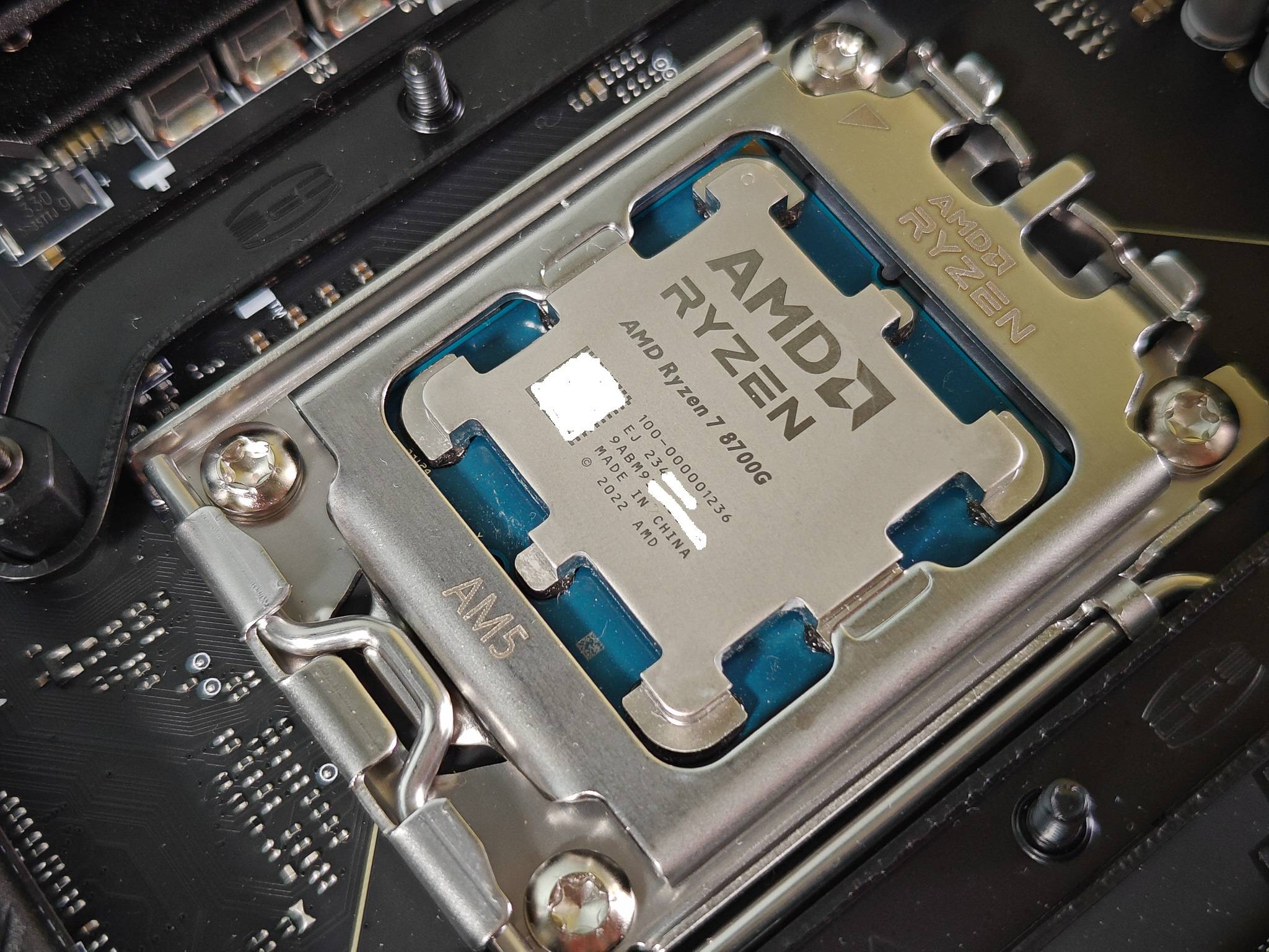 原创干掉独显走向无卡时代amd8700g微星b650m迫击炮实干体验