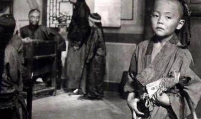 原创中国最后一个太监提及末代皇后婉容洗澡从不自己动手