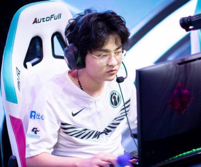 theshy粉丝彻底走火入魔,刚喷完宁王,又把矛头对准前