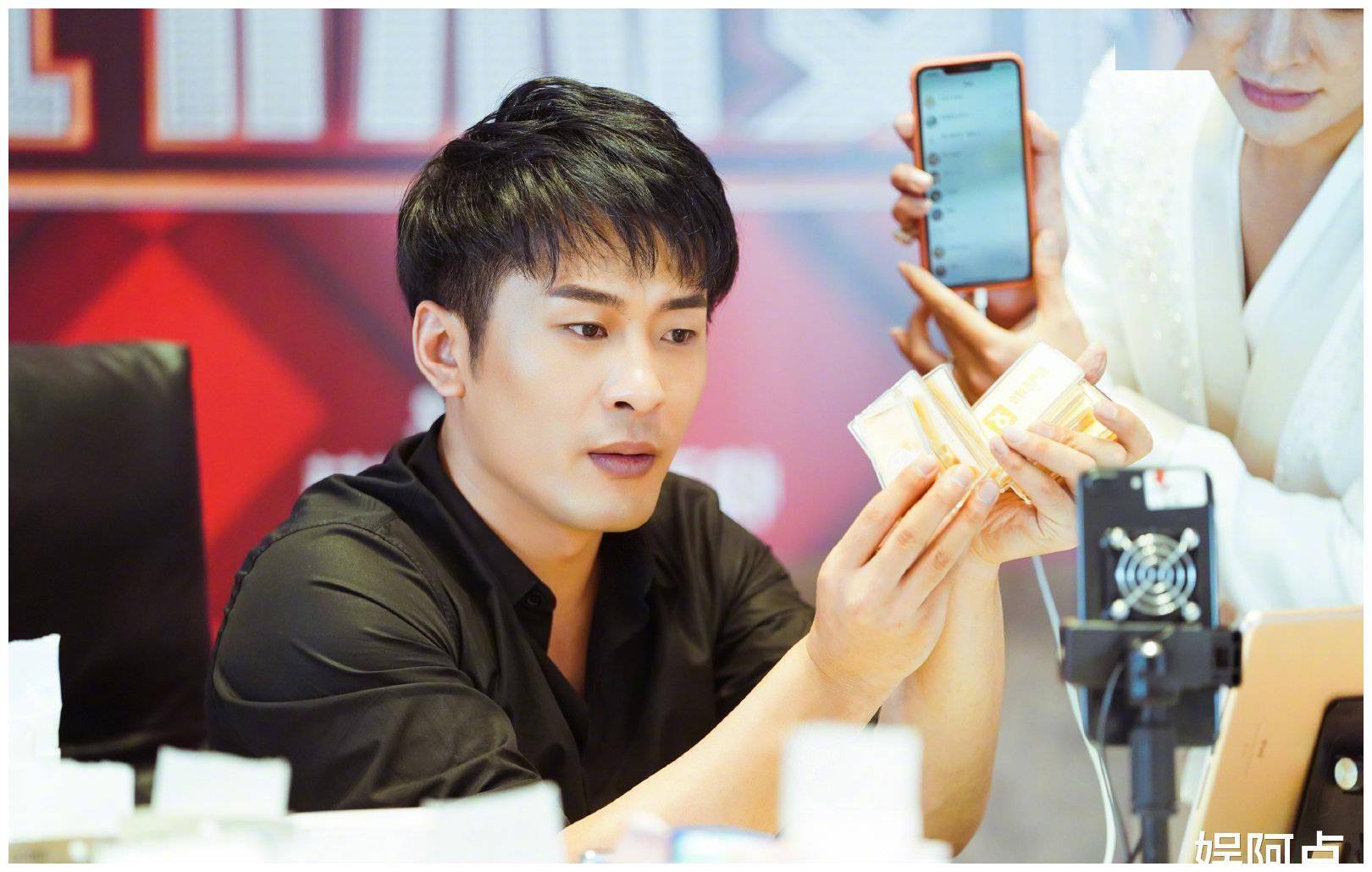 作为90后的辛有志(别名:辛巴)无疑是直播带货主播中的佼佼者,很多人
