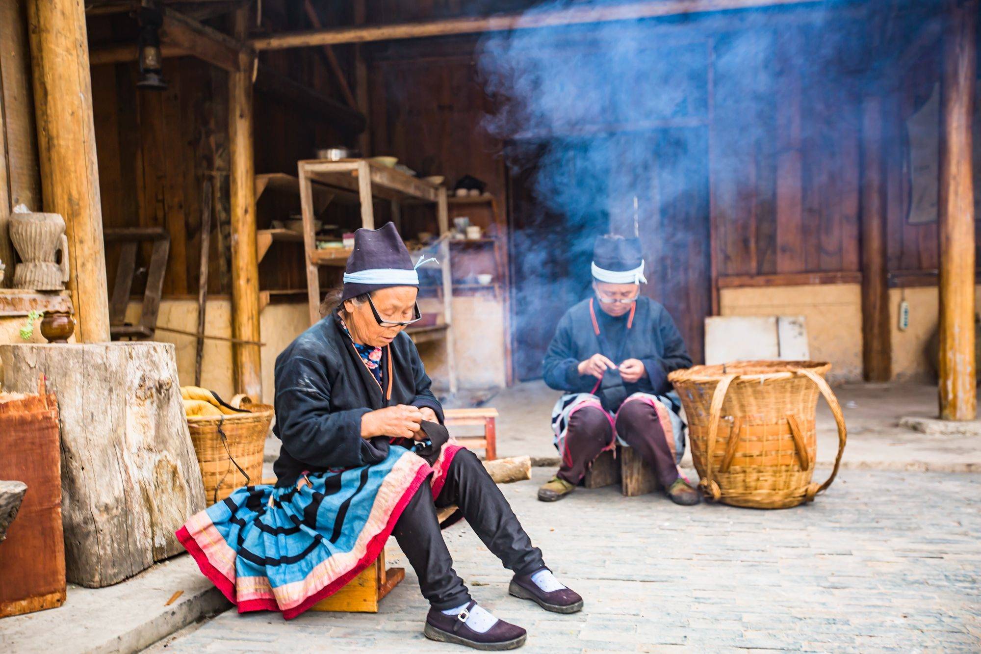 贵州荔波有一座瑶山古寨,古色古香,风景如画,充满了原始气息
