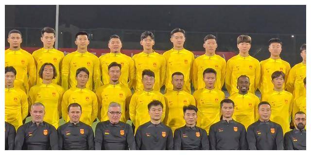 伊万科维奇国足家庭合影曝光李可引争议费南多调皮一笑