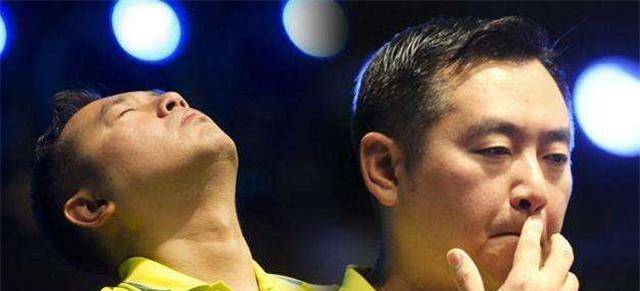 原创乒乓球王子孔令辉现状因追债事件被免职如今赋闲在家卖茶壶